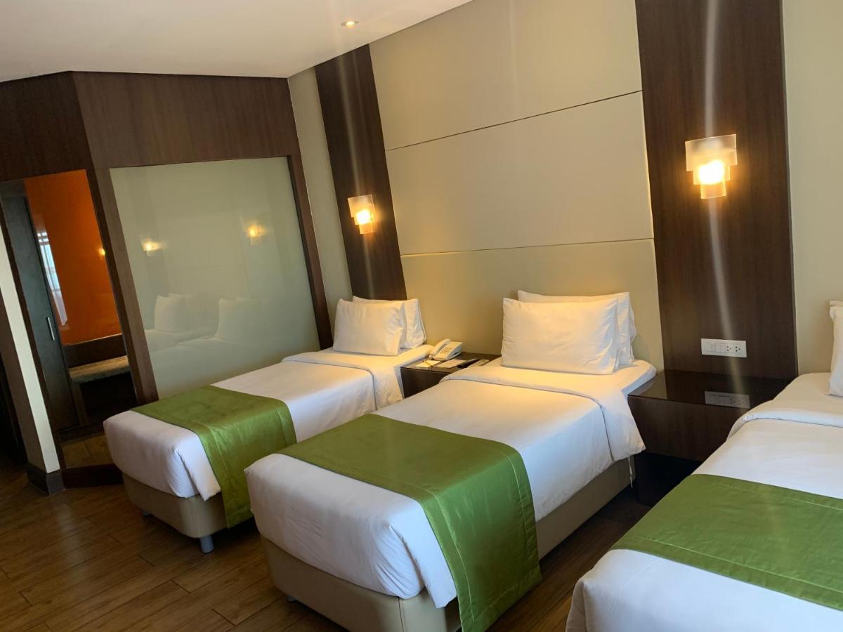 Monticello Tagaytay Hotel 4*