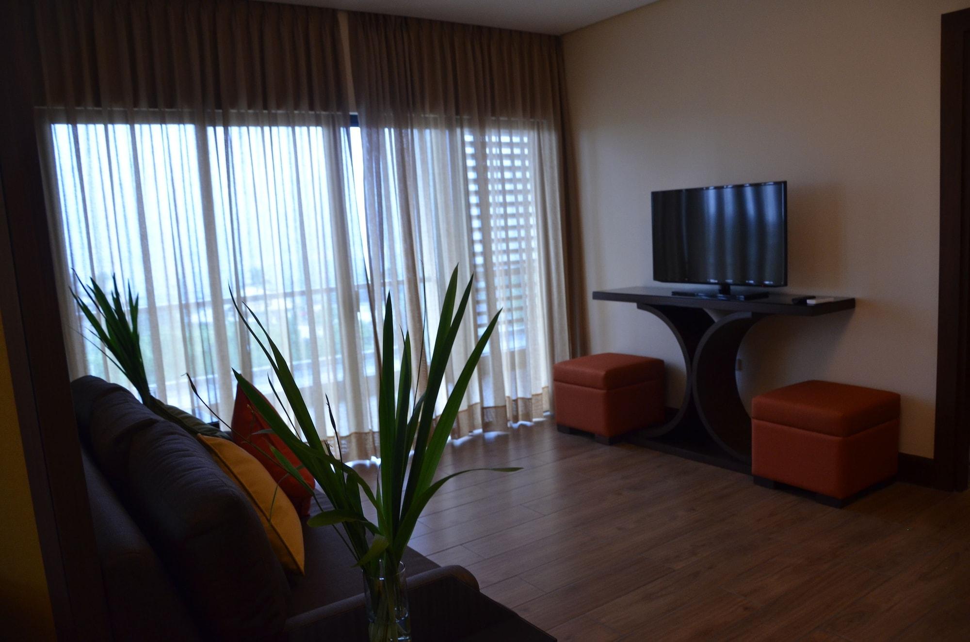 Hotel Monticello Tagaytay 4*