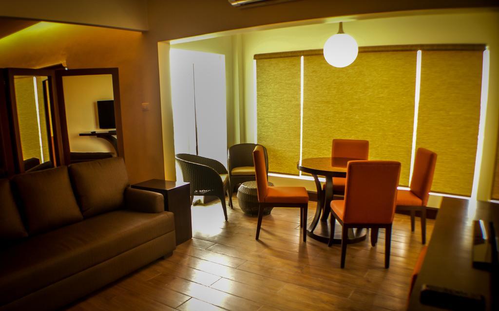 Monticello Tagaytay Hotel 4*